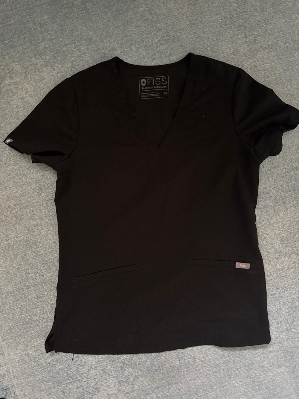 FIGS Women’s Black Casma V-Neck Short Sleeve Scrub Top XS